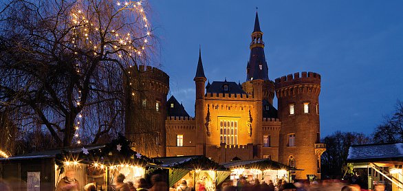 Weihnachtsmarkt auf Schloss Moyland © Lokomotiv.de