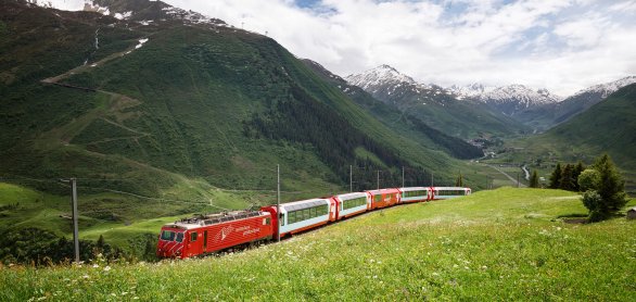 Glacier Express am Oberalppass © Gex AG, Stefan Schlumpf