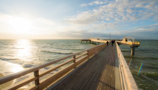 Seebrücke in Heiligenhafen © Heiligenhafener Verkehrsbetriebe GmbH&Co.KG-Tourismus-Service Heiligenhafen/Oliver Franke