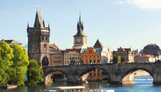 Schifffahrt auf der Moldau in Prag © frenta-fotolia.com