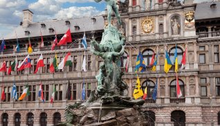 Marktplatz mit Brabobrunnen in Antwerpen © aragami-fotolia.com