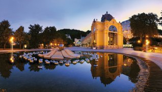 Singende Fontäne am Abend in Marienbad © CzechTourism.com/Ladislav Renner