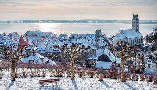 Blick über das winterliche Meersburg © Manuel Schönfeld-fotolia.com