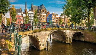 Gracht in Amsterdam © sborisov-fotolia.com