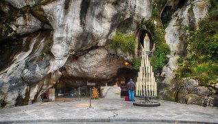 Grotte von Lourdes © Foto To.Ni.-fotolia.com