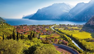 Blick auf Torbole und den Gardasee © xbrchx-fotolia.com