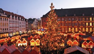 Weihnachtsmarkt am Rathaus in Düsseldorf © Düsseldorf Marketing  & Tourismus GmbH – Fotograf U. Otte