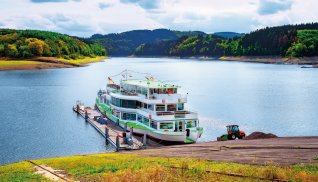 Ausflugsschiff am Biggesee © EKH-Pictures-fotolia.com