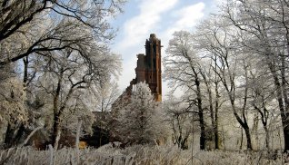 Winterlandschaft Turm Limburg © Stadt Bad Dürkheim
