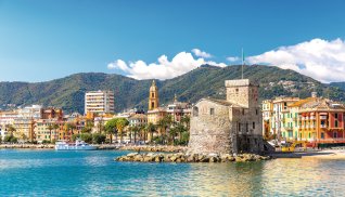 Hafenburg in Rapallo © proslgn - stock.adobe.com