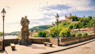 Festung Marienberg von der Alten Mainbrücke aus
 © mstein - stock.adobe.com