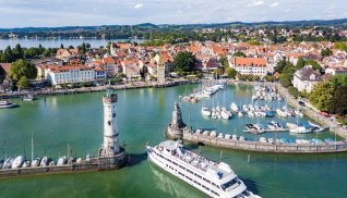 Hafeneinfahrt Lindau am Bodensee © Manuel Schönfeld-fotolia.com