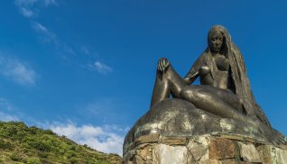 Loreley hält am Rhein nach Schiffen Ausschau © Andy Ilmberger-fotolia.com