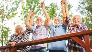 Gruppe Senioren im Sommerurlaub © Robert Kneschke-fotolia.com