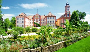 Das Deutschordenschloss mit Schlosskirche © DZT/Peter Allgaier