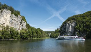 Donaudurchbruch beim Kloster Weltenburg © ellfoto - stock.adobe.com