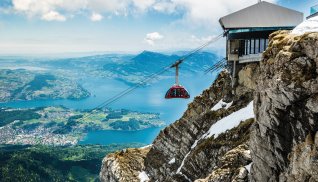 Pilatus Kulm und Seilbahn - Gipfel über dem Vierwaldstättersee &copy; markus thoenen - stock.adobe.com