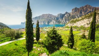 Blick auf Riva del Garda © nata_rass - stock.adobe.com