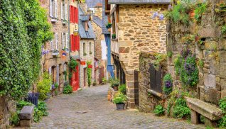 Altstadtgasse Jerzual in Dinan © aterrom - stock.adobe.com