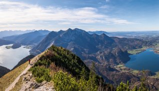 Jochberg mit Blick auf Walchensee und Kochelsee © Frank Krautschick - stock.adobe.com