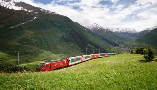 Glacier Express am Oberalppass © Gex AG, Stefan Schlumpf