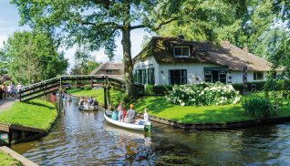 Grachtenfahrt in Giethoorn © rob3rt82-fotolia.com