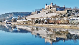 Festung Marienberg im Winter &copy; Franz Gerhard - stock.adobe.com