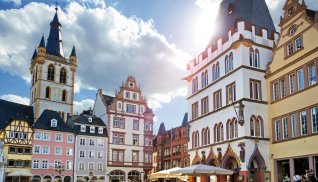 Hauptmarkt mit St. Gandolf und Steipe © Petair-fotolia.com