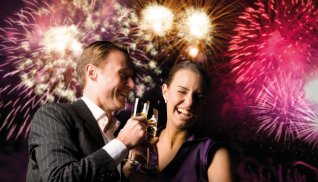 Beim Silvesterfeuerwerk © iStock/nullplus